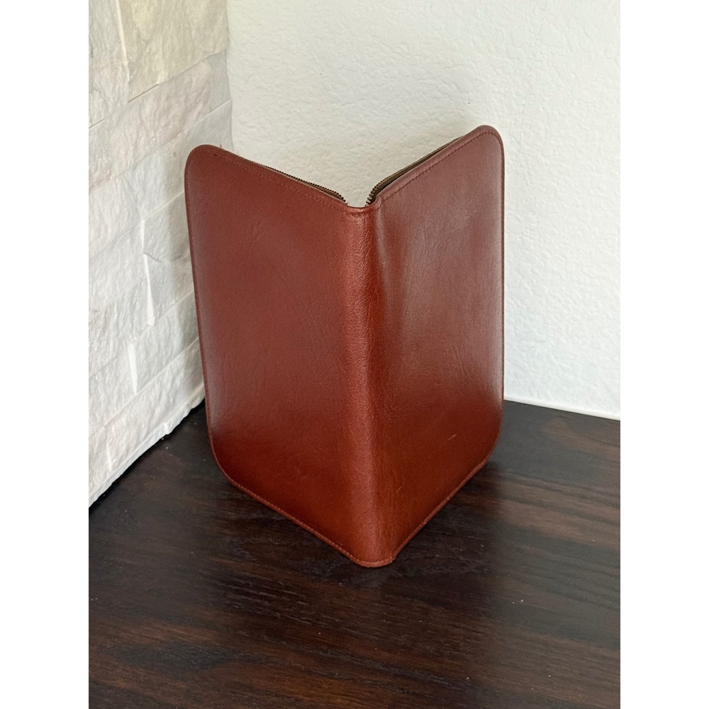 Tilley Vintage Brown Leather Zip Around Portfolio Organizer Made in Canada